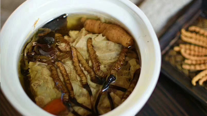 鮮香滋補!鮮冬蟲夏草燉雞湯的美味做法